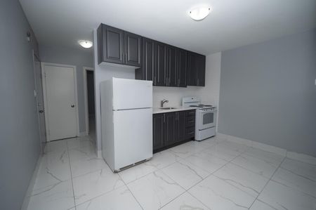 For Lease - 2624 Eglinton Avenue Unit# 1, Toronto, Ontario - Photo 5