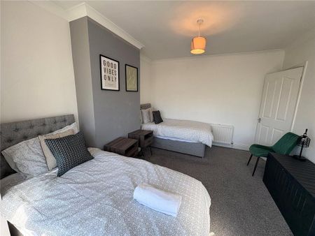 2 bedroom apartment to rent - Photo 4