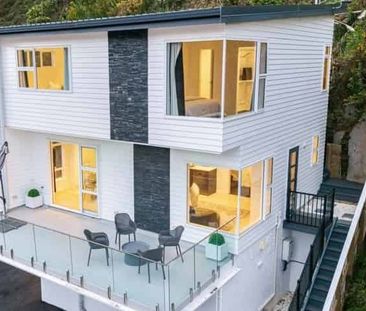 Executive Home with Harbour Views - Photo 5