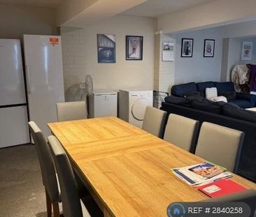 13 bedroom detached house to rent - Photo 3