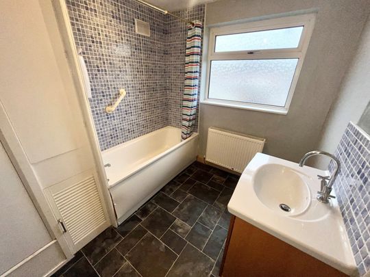 Farnworth Grove - Photo 1