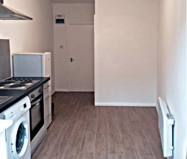 Studio Flat, Cranbrook Road, IG2 - Photo 1