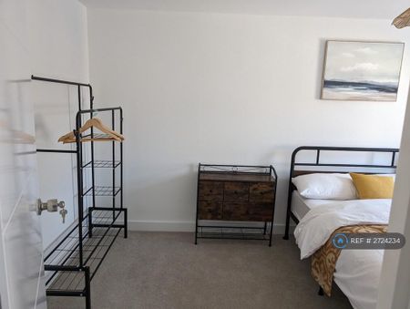 1 bedroom in a house share to rent - Photo 4