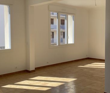 AVIGNON Avenue de l'Arrousaiare proche remparts appartement en dupl... - Photo 5