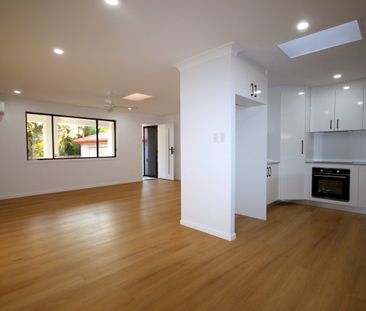 Spacious Family Duplex in a Convenient Ashmore Location - Photo 2