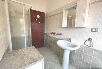 Appartamento con 2 camere, arredato.