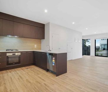 Modern Family Townhouse - Photo 2