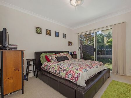 2/18 Louise Street - Photo 2