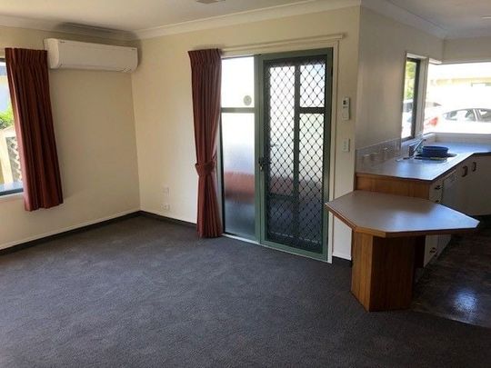 Comfortable, warm, north facing 3 bedroom home - Photo 1