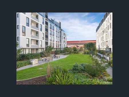 Modern & Spacious Two Bedroom Apartment - Photo 5