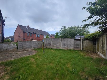 3 bedroom semi-detached house to rent - Photo 5