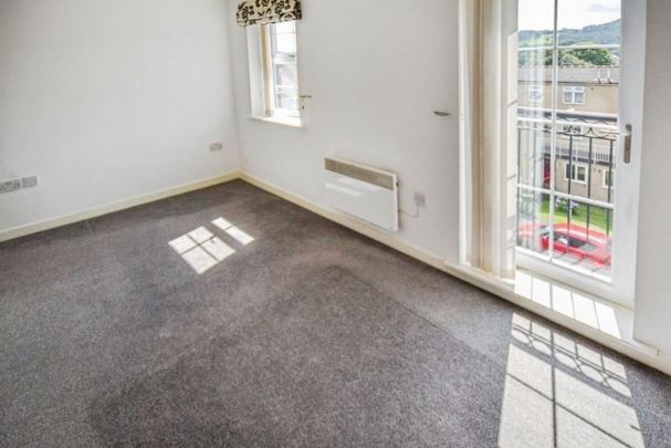 2 bedroom Flat To Let - Photo 1