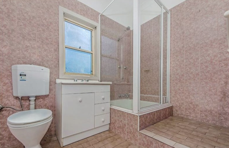 Spacious Three-Bedroom Home - Photo 2