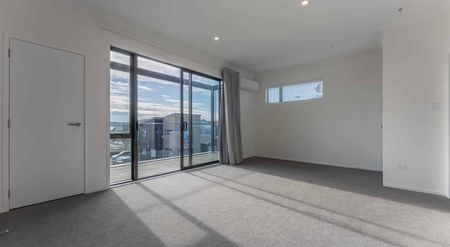 Scotts Point Stunner! - Photo 4