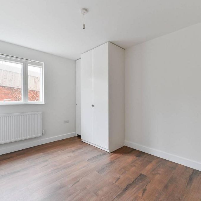 3 bedroom flat to rent - Photo 1