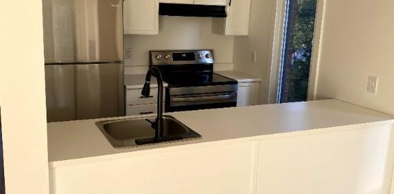 Logement 3 1/2 à louer à Montréal/Anjou/Hochelaga à proximité de l'A40 et A25. - Photo 2