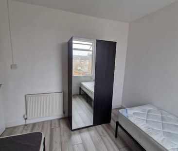 Room in a Shared House, Hampton Road, IG1 - Photo 1