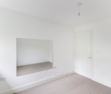 Mulberry Close - Near Town Centre - LU1 1BZ - Photo 1