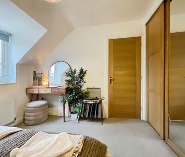 3 bedroom Semi-Detached House to let - Photo 5