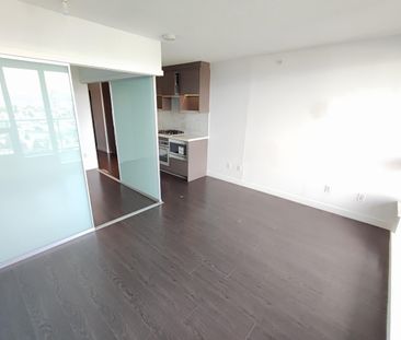 Park Avenue. One Bedroom Close to King George Skytrain Station - Photo 2
