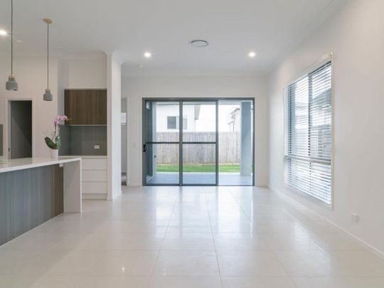 Ultra modern 4 bedrooms + 3 ensuites - Photo 1