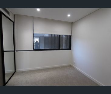 Stylish One-Bedroom Apartment in a Convenient Location - Photo 2