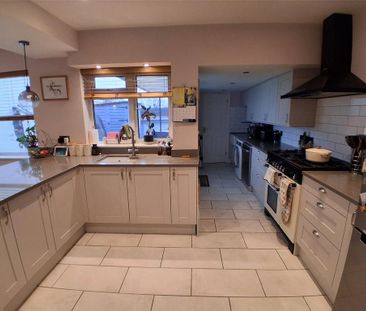 3 bedroom terraced house to rent - Photo 5