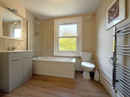 2 double bedroom first floor flat, Acton Lane, London, W3 8NX - Photo 4