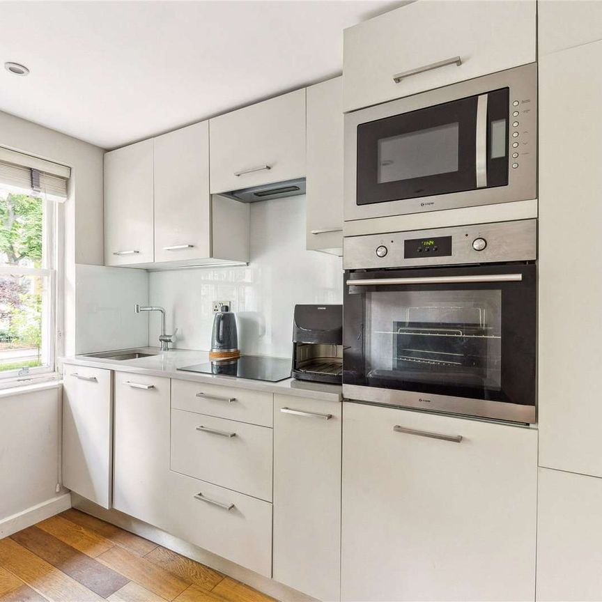 PETS FRIENDLY. MANAGED BY SAVILLS. A contemporary one bedroom flat close to Paddington station and Hyde Park - Photo 1