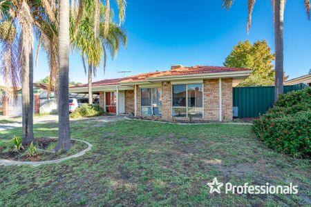 7 Emperor Close, Seville Grove WA 6112 - Photo 4