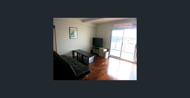 Large 2 Bedroom Apartment - Photo 1