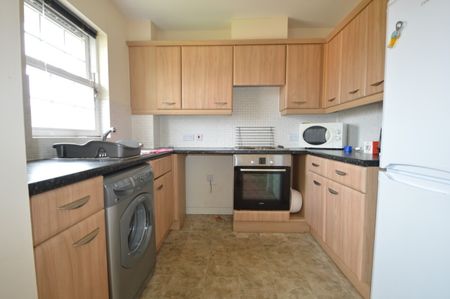 2 bedroom Apartment - MERRIFIELD COURT, WELWYN GARDEN CITY. - Photo 3