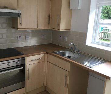 2 bedroom end of terrace house to rent - Photo 3