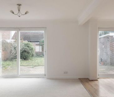 4 bedroom detached house to rent - Photo 2