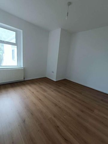 Waterloo Road, SO15 - Photo 4