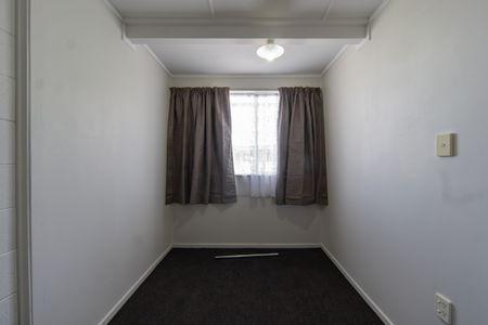 Freshly Updated Three Bedroom - Photo 5