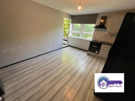 3 Bedroom Flat To Rent - Photo 3