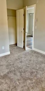 Upscale Living at Central Park Village - Park Suites - Photo 4