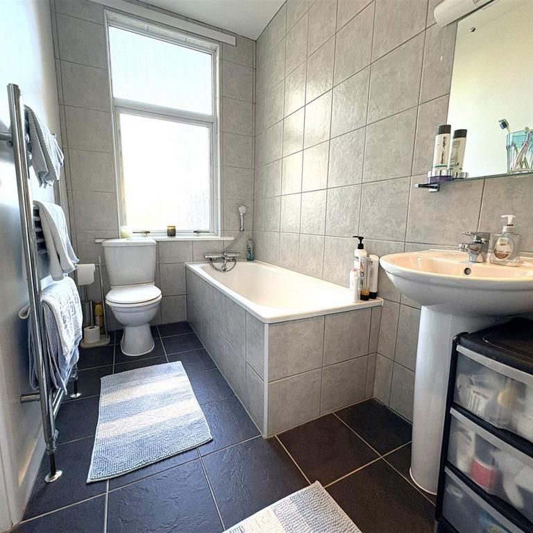 1 bedroom ground floor flat to rent - Photo 1