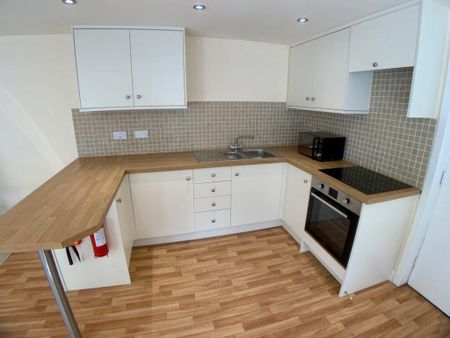 2 bedroom ground floor flat to rent - Photo 5