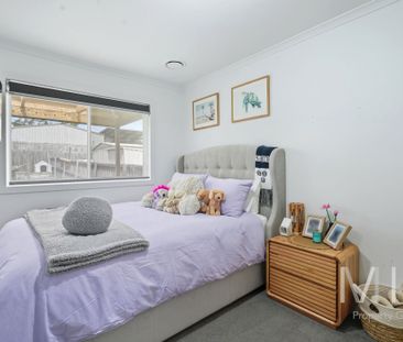 Neat & Tidy Two Bedroom Home - Available November - Photo 2