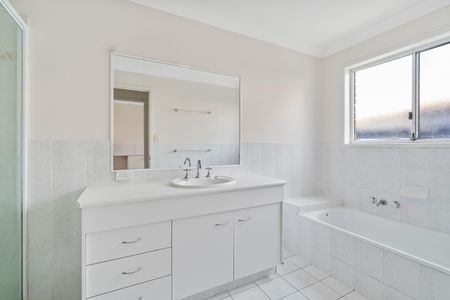 9 Chippendale Crescent, Currumbin Waters QLD 4223 - House For Rent | Domain - Photo 4