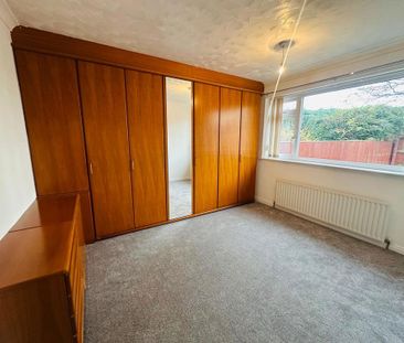 2 bedroom semi-detached bungalow to rent - Photo 2