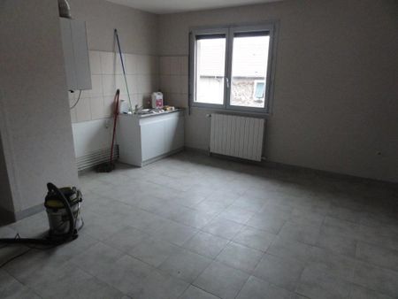 Location Appartement 4 pièces 111m² LE CREUSOT 71200 - Photo 5