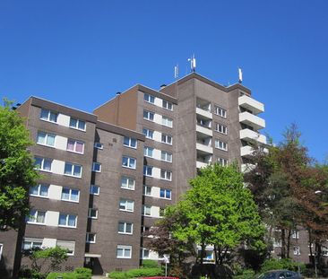 Genießen Sie den Weitblick über die Stadt! Balkon, Aufzug! WBS nötig! - Photo 3