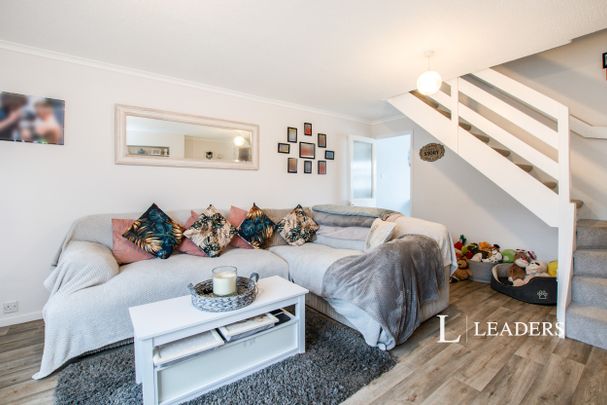 2 bedroom house to rent Bucklers Way, BH8 - Photo 1