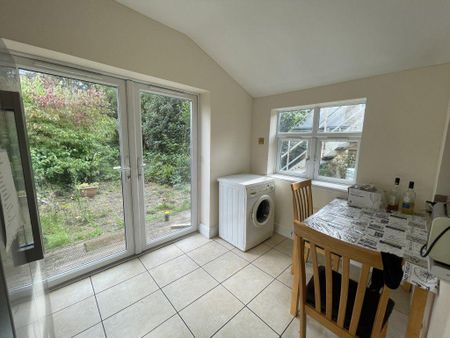 1 bedroom in a house share to rent - Photo 3