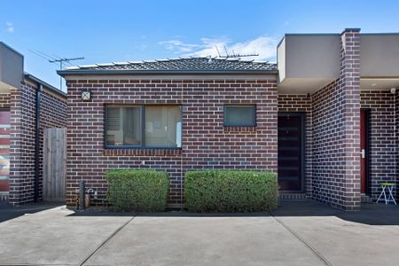 Charming One-Bedroom Gem in Prime Location – Perfect for Modern Living! - Photo 2