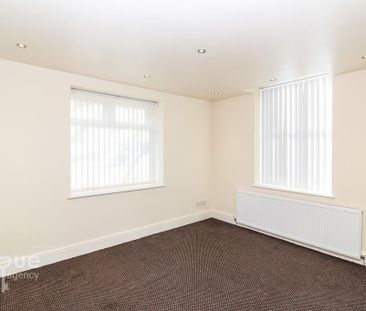 4 bedroom semi-detached house to rent - Photo 3