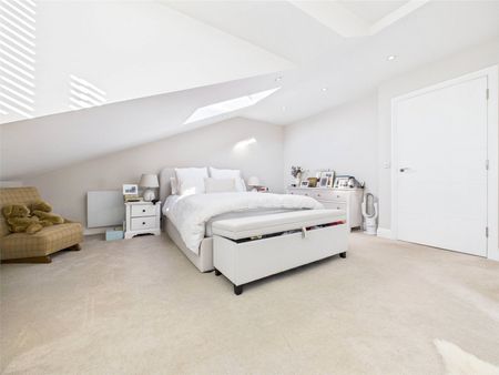 High Street, Hampton Hill, TW12 - Photo 4